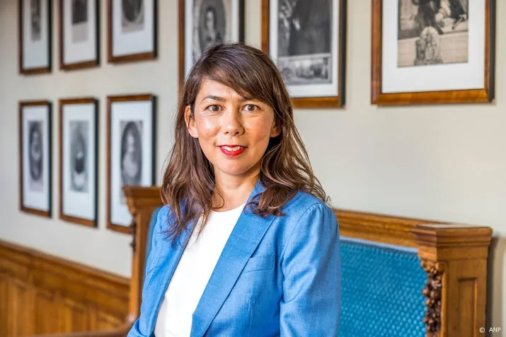 pvda leider in senaat weg bij vakbond na kritiek partijgenoten