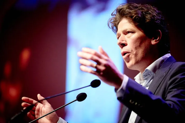 pvda politicus op belastingvisite bij bono