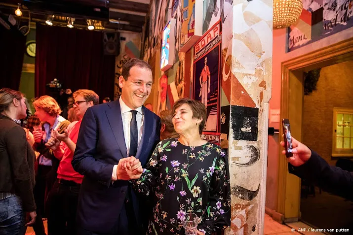 pvda verliest zetel maar wint vertrouwen