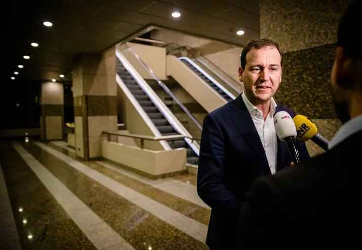 pvda wil rekenschap van 100 dagen oud kabinet