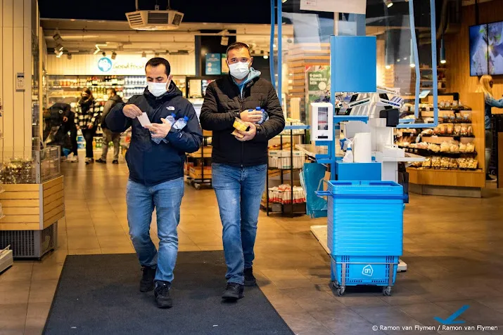 pvv wil supermarkten tot 22 uur openhouden om klanten te spreiden