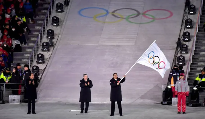 pyeongchang draagt vlag over aan peking