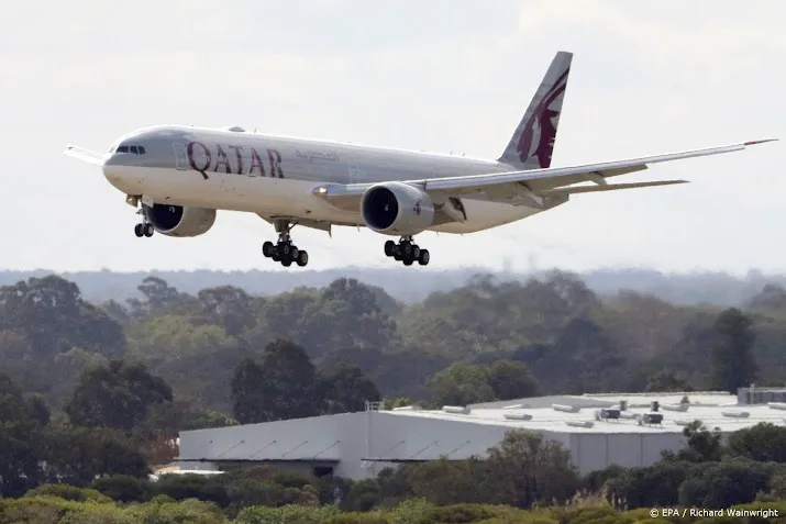 qatar airways gaat tijdelijk weer vliegen met superjumbo a380