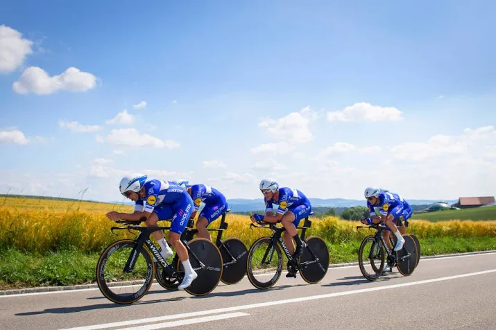 quick step legt supertalent evenepoel vast