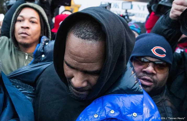 r kelly aangeklaagd om vals id bewijs aaliyah