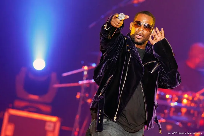 r kelly aangeklaagd voor seksueel misbruik