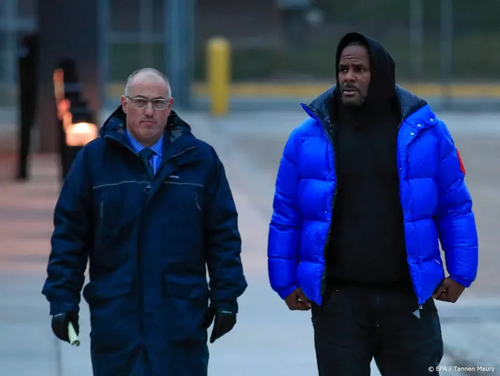 r kelly weer vast nu om alimentatieschuld
