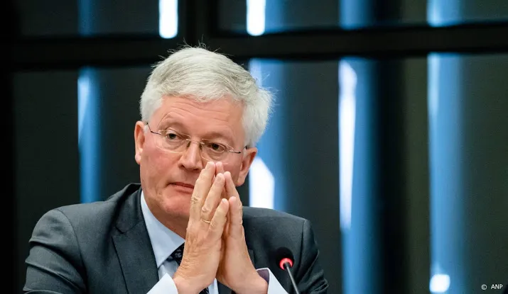raad tilburg voelt burgemeester aan de tand om vergunning fans