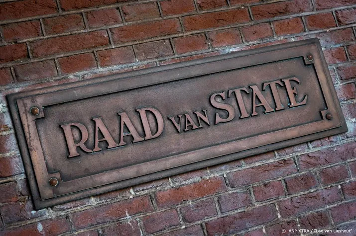 raad van state buigt zich over namenmonument