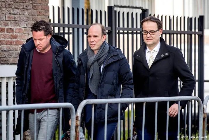 raadsman holleeder haalt hard uit naar om