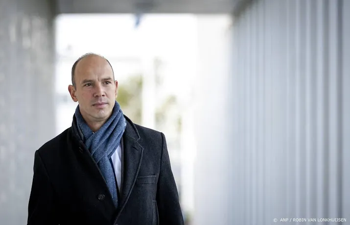 raadsman holleeder wil geheim recherchebezoek boven tafel