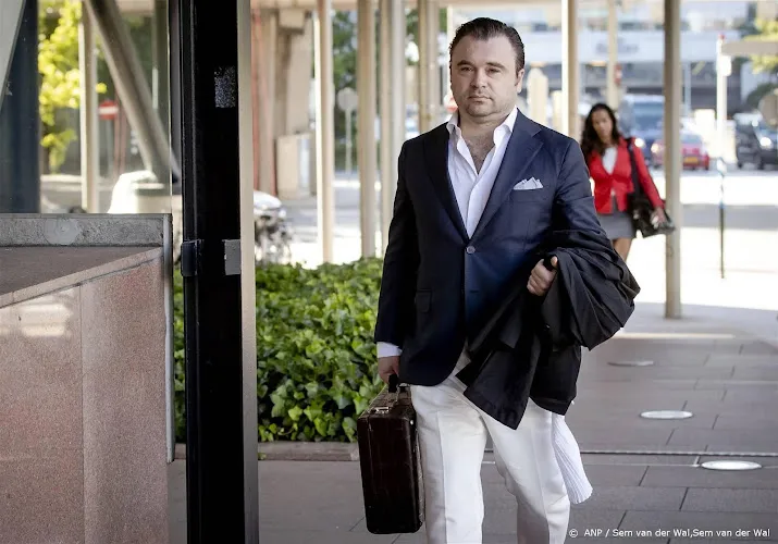 raadsman moszkowicz op hoogst gewelddadige wijze gearresteerd