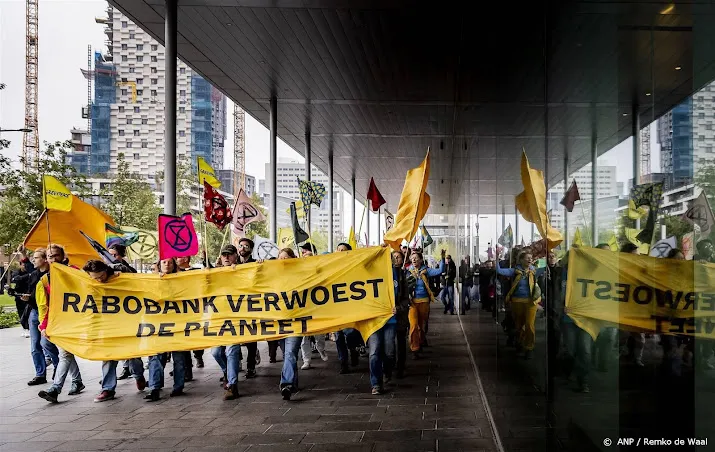 rabo dwingende brieven naar medewerkers en blokkeren brug te ver