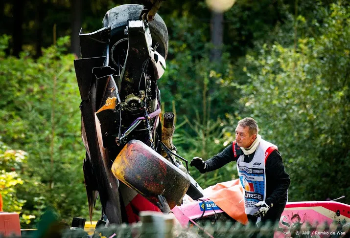 race formule 2 gestaakt na zwaar ongeval