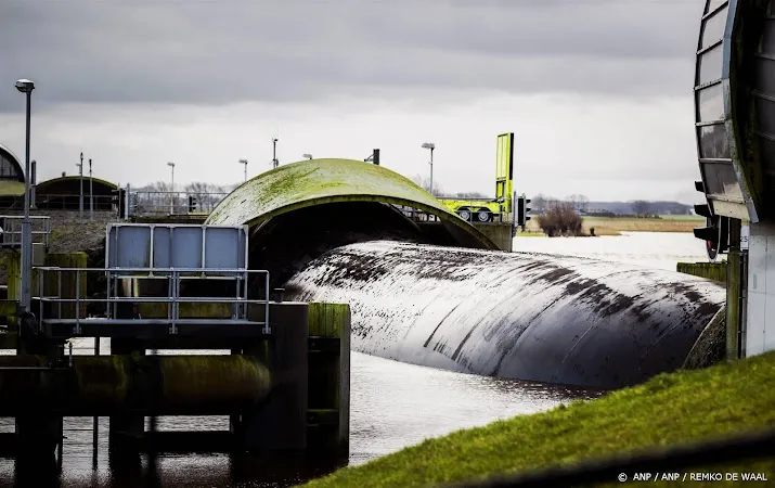 ramspolkering bij kampen gesloten om hoogwater ijsselmeer