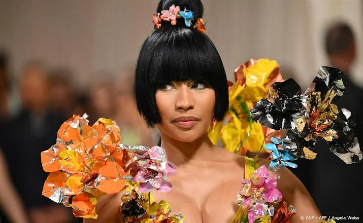 rapper nicki minaj op schiphol vast om bezit softdrugs