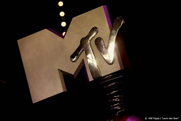 rapper snelle wint mtv ema best dutch act