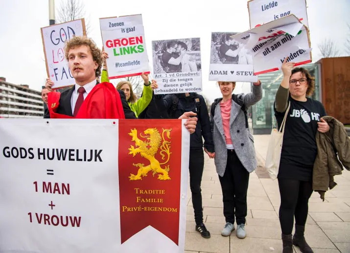 rd en activist praten over zoen advertentie