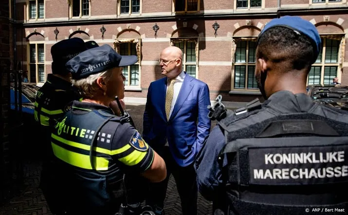 rechercheopleidingen moeten snel beter