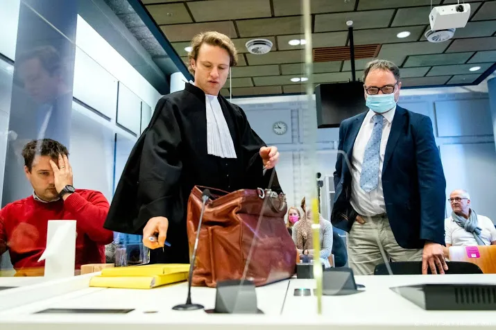 rechtbank den haag horeca blijft dicht