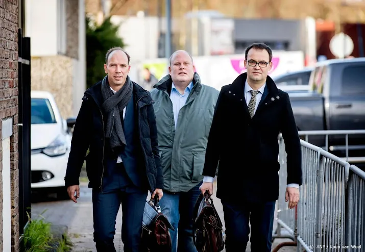 rechtbank moet holleeder vrijspreken