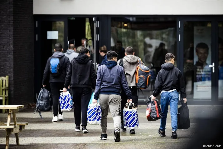 rechtbank neemt geen besluit over dwangsom asielzoekers uden