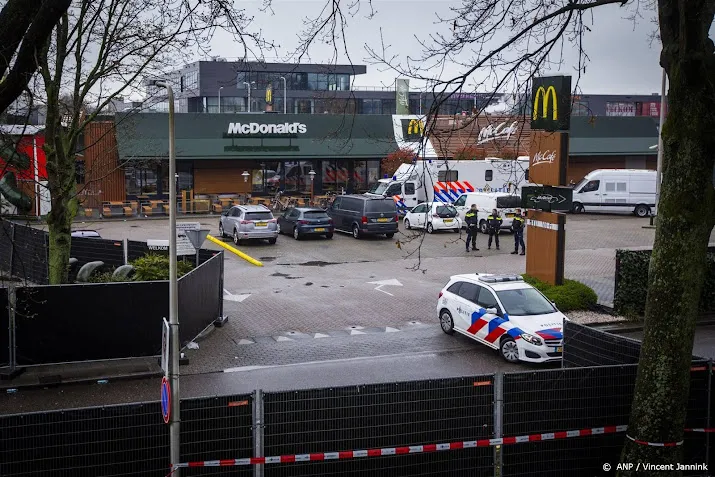 rechtbank trekt twee dagen uit voor dubbele moord in mcdonalds
