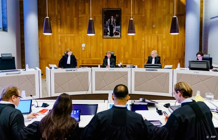 rechter past terughoudendheid bij is vrouwen