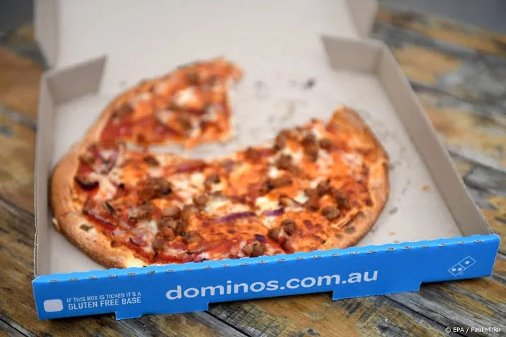 rechter zet streep door lunchopening dominos