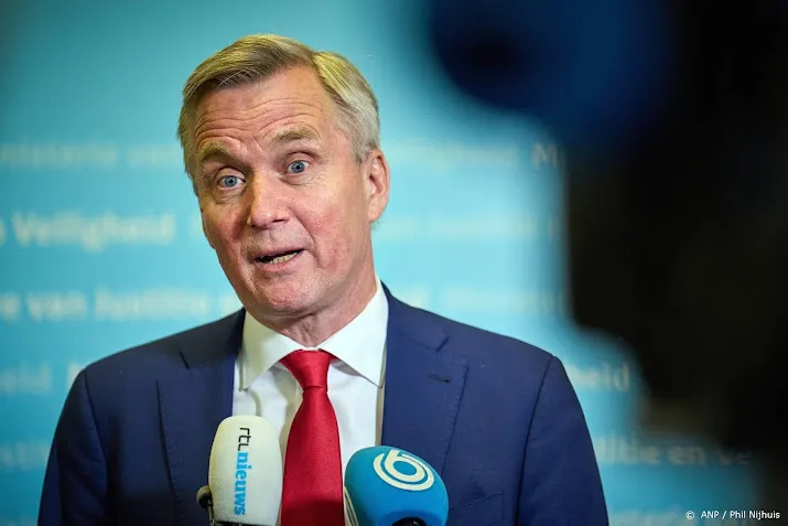 rechtse partijen furieus over asielingreep kabinet