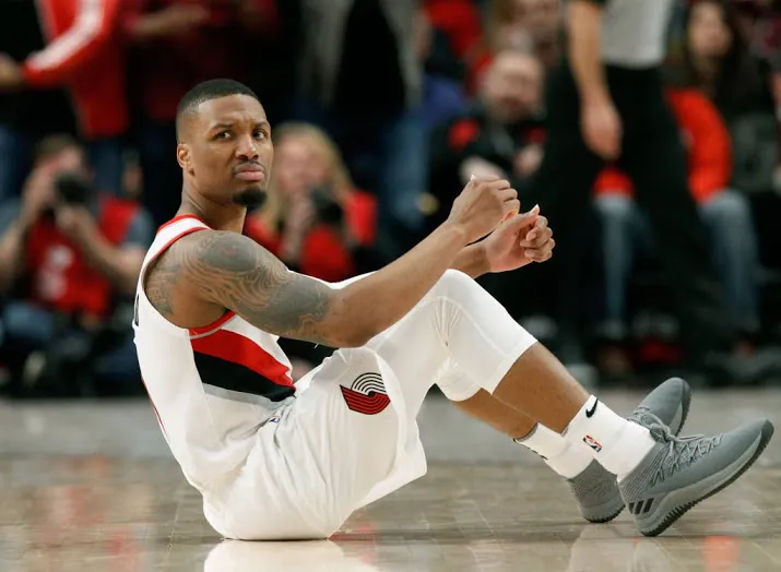 record voor lillard met tien driepunters