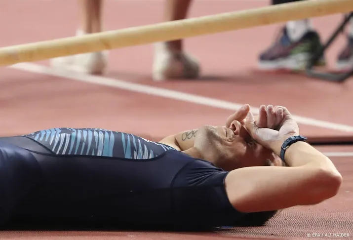 recordhouder lavillenie faalt met de polsstok