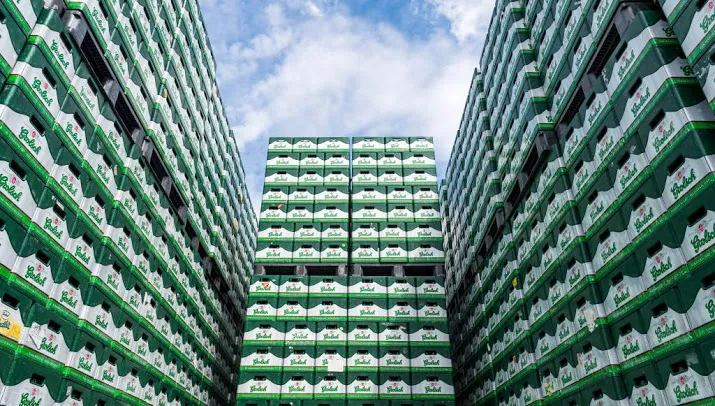 recordpoging met bierkrattenbrug mislukt
