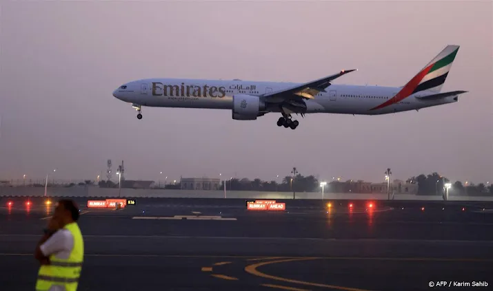 recordwinst emirates dankzij sterke vraag vliegreizen