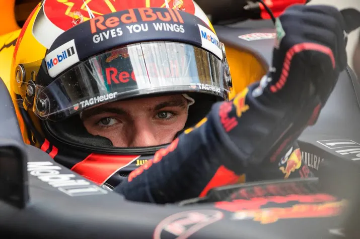red bull toont bolide voor verstappen