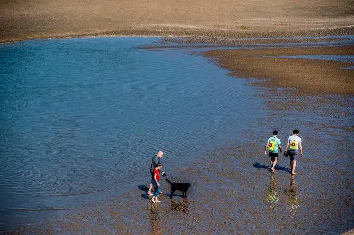 reddingsbrigade waarschuwt voor koud zwemwater