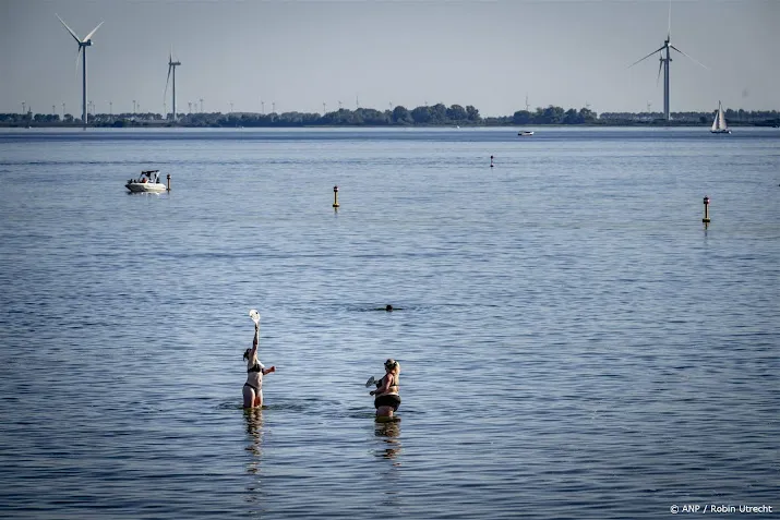 reddingsdiensten roepen zwemmers op niet alleen water in te gaan