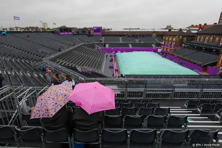regen houdt tennisser van de zandschulp voorlopig van de baan