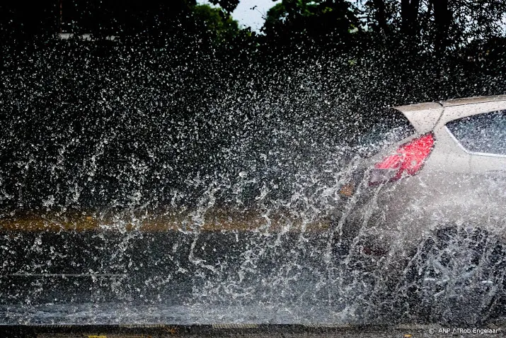 regen kan na lange droogte tot gladde wegen leiden