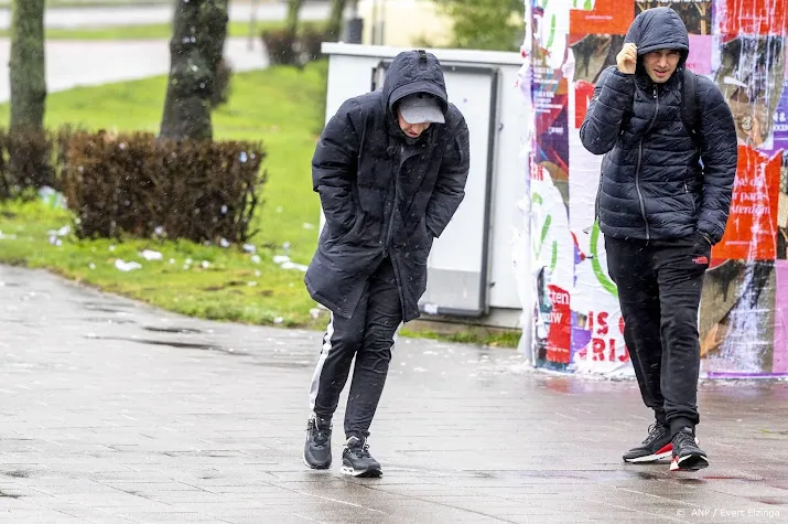 regen op komst in zuidoosten kans op noodweer