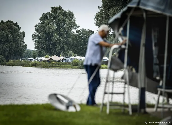 regen trekt weg uit limburg het weekend wordt zonnig