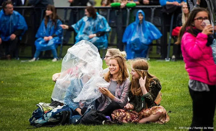 regenponcho mee naar bevrijdingsfestivals