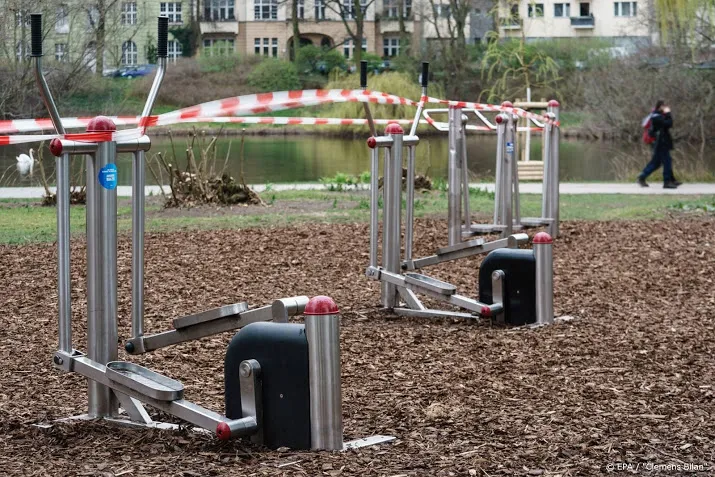 regio amsterdam sluit voetbalkooien en fitnessplekken