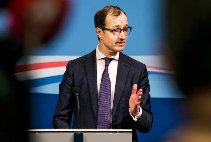 regio groningen wil snel om tafel met wiebes