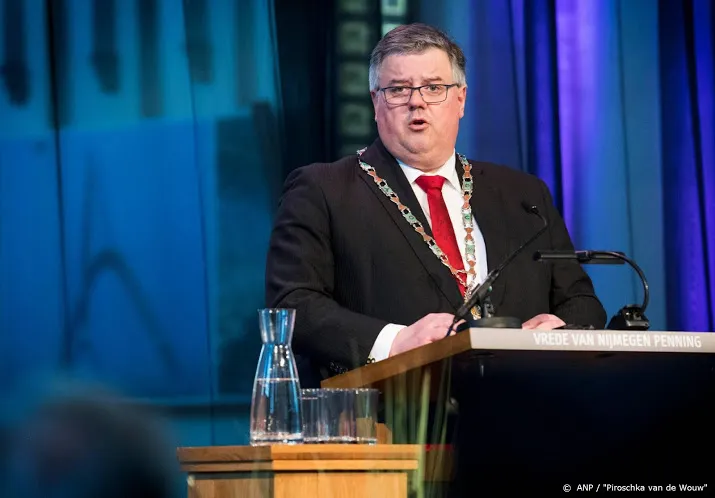 regioburgemeester oost nederland klaar met vuurwerk