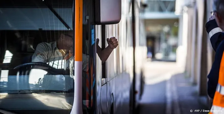 regionaal vervoer staakt vrijdag opnieuw nu in oost nederland