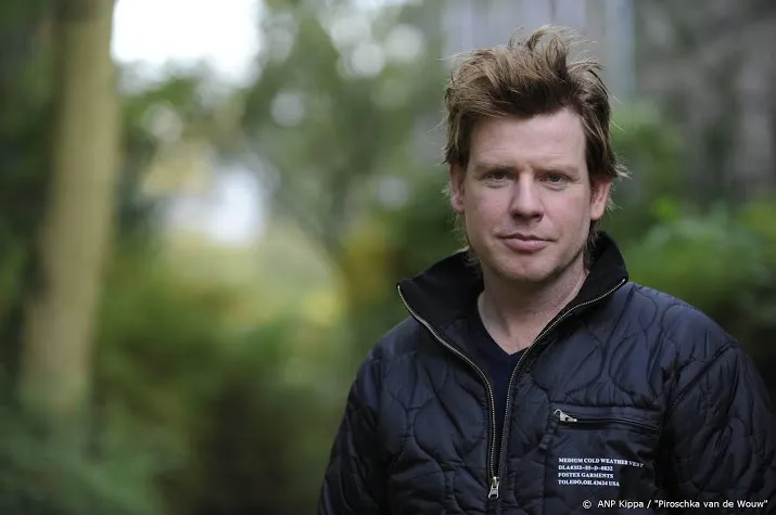 regisseur pieter kuijpers is terug met komische coronathriller