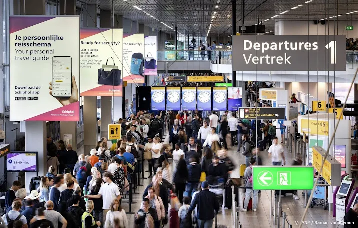 reisbranche boos over mogelijk nieuwe beperkingen op schiphol