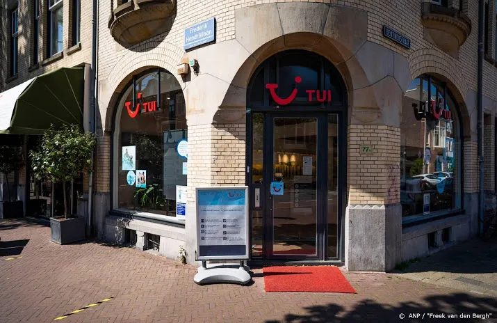 reisconcern tui schrapt 8000 banen vanwege coronacrisis