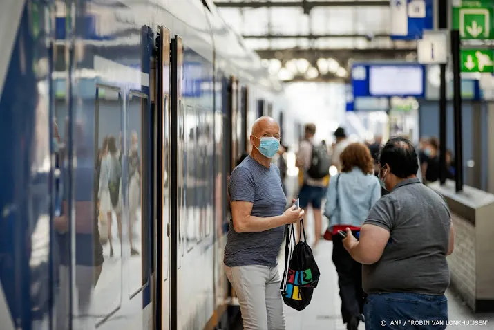 reizigers houden zich goed aan mondkapjesplicht